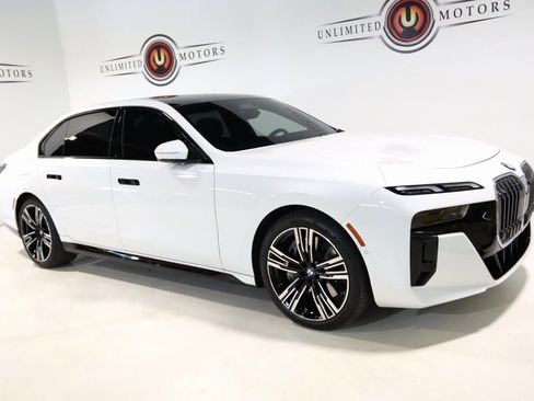 Used 2023 BMW 760i xDrive image 89