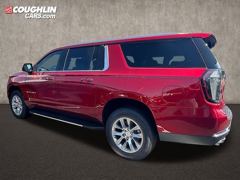 New 2025 Chevrolet Suburban Premier image 8