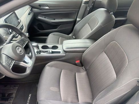 Used 2025 Nissan Altima 2.5 SV FWD image 21