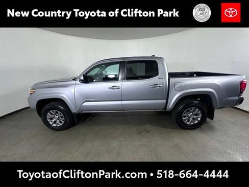 Used 2019 Toyota Tacoma SR5 AWD/4WD image 6