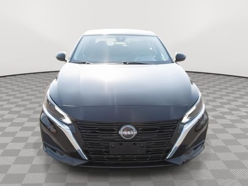 Used 2025 Nissan Altima 2.5 SV FWD image 2