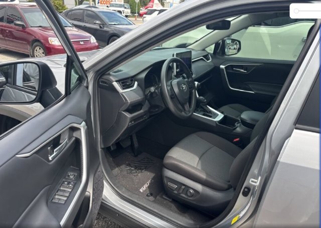 Used 2023 Toyota RAV4 XLE w/ Convenience Package FWD image 3