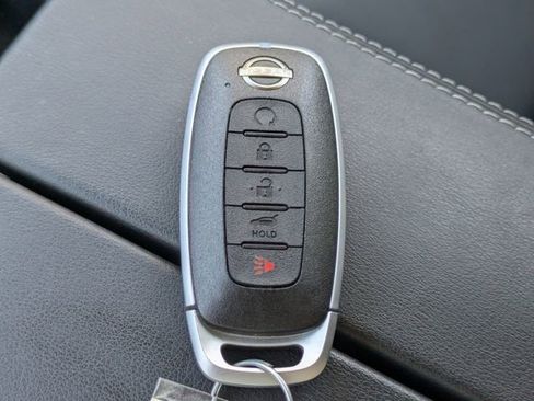 Used 2025 Nissan Rogue SL w/ SL Premium Package image 32