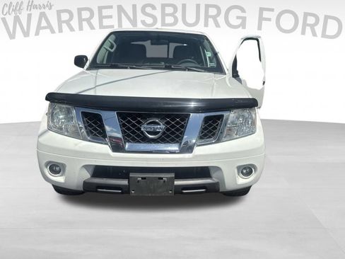 Used 2018 Nissan Frontier SV RWD image 2