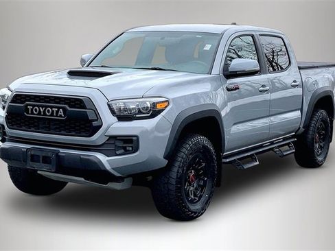 Used 2017 Toyota Tacoma TRD Pro image 2