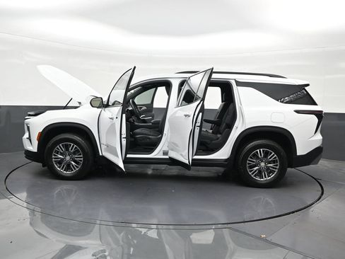 Used 2026 Chevrolet Traverse LT FWD image 35