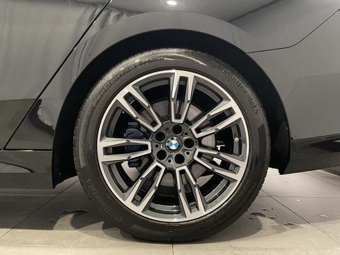 Used 2026 BMW 540i xDrive w/ M Sport Package AWD/4WD image 8