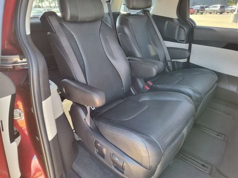 Used 2022 Kia Carnival SX Prestige image 27