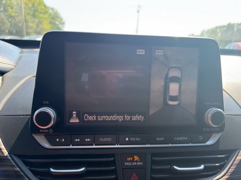 Used 2020 Nissan Altima 2.0 Platinum FWD image 12