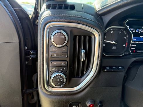 Used 2022 GMC Sierra 3500 Denali w/ Denali Black Diamond Edition AWD/4WD image 11