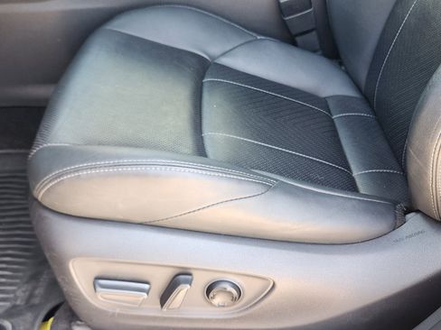 Used 2021 Toyota Venza Limited image 23