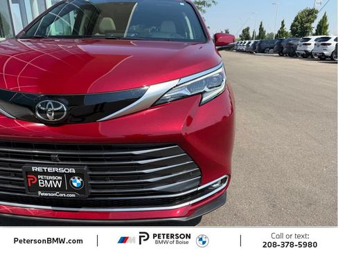 Used 2026 Toyota Sienna Platinum AWD/4WD image 44