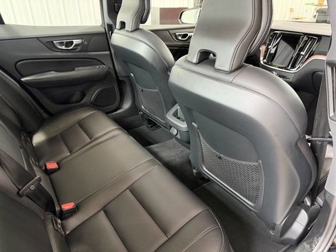 Used 2022 Volvo S60 B5 Momentum image 23