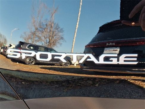 Certified 2025 Kia Sportage EX w/ Premium Package image 31