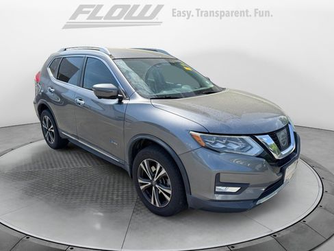 Used 2017 Nissan Rogue SL image 1