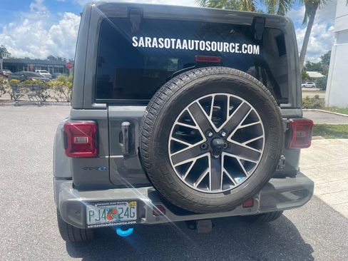 Used 2023 Jeep Wrangler Unlimited Sahara AWD/4WD image 32