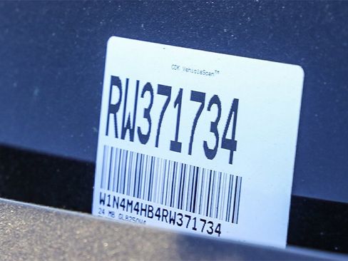 Used 2024 Mercedes-Benz GLB 250 4MATIC image 34