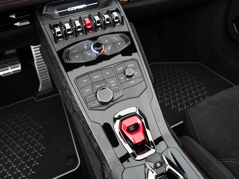 Used 2018 Lamborghini Huracan Performante AWD/4WD image 23