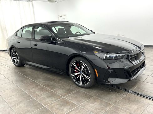 Used 2025 BMW i5 M60 w/ Premium Package image 6