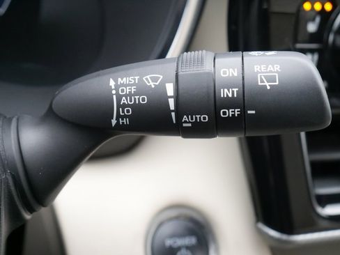 Used 2024 Toyota Highlander Platinum image 28