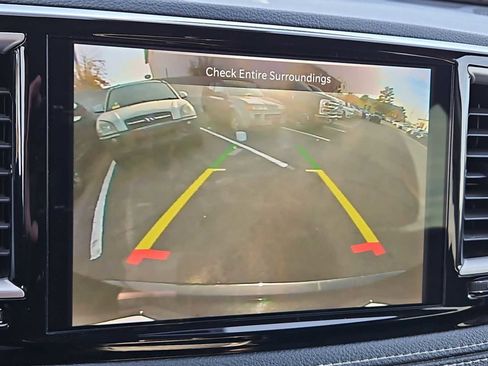 Used 2022 Chrysler Pacifica Touring-L image 45