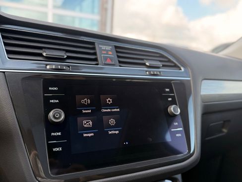 Used 2018 Volkswagen Tiguan SEL image 38