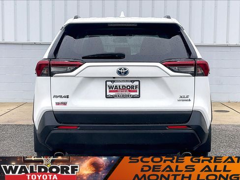 Used 2019 Toyota RAV4 XLE w/ Carpet Mat Package image 5