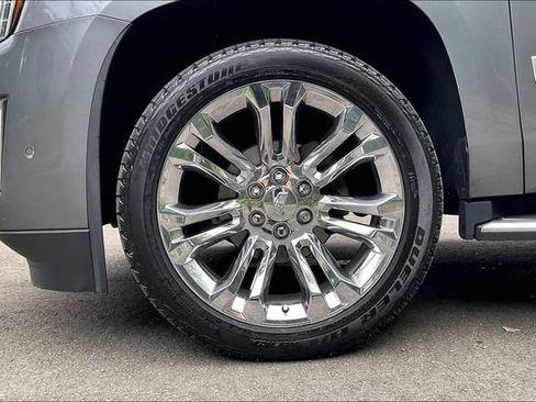 Used 2020 Cadillac Escalade Luxury w/ LPO, Radiant Package AWD/4WD image 9