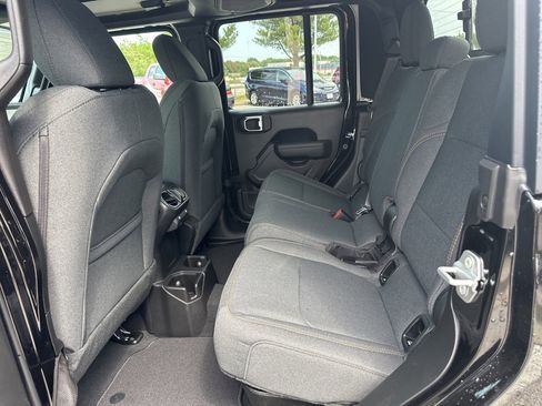 New 2025 Jeep Gladiator Sport image 40