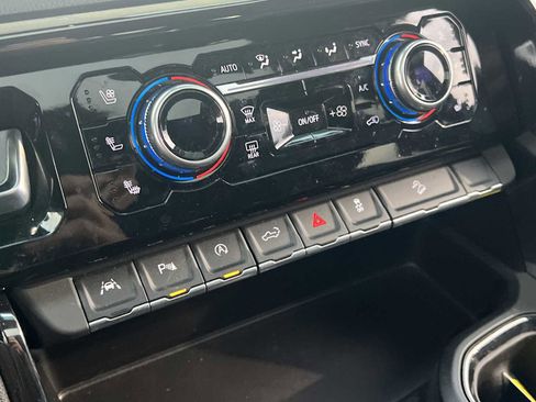 Used 2024 GMC Sierra 1500 AT4 w/ Technology Package image 9