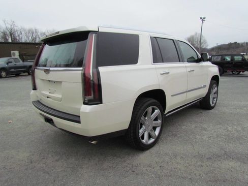 Used 2015 Cadillac Escalade Premium image 7