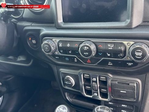 Used 2023 Jeep Wrangler Unlimited Sahara w/ Cold Weather Group AWD/4WD image 19