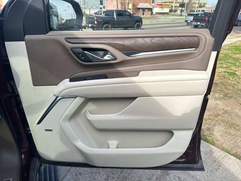 Used 2022 GMC Yukon Denali w/ Denali Premium Package image 17
