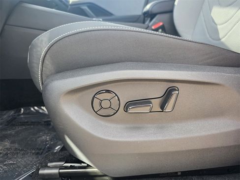 New 2026 Volkswagen Tiguan SE R-Line image 8