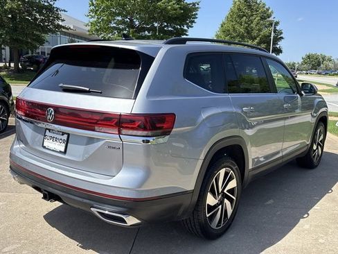 Used 2024 Volkswagen Atlas SE AWD/4WD image 3