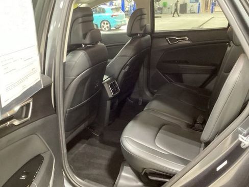 Used 2023 Kia Sportage EX image 17