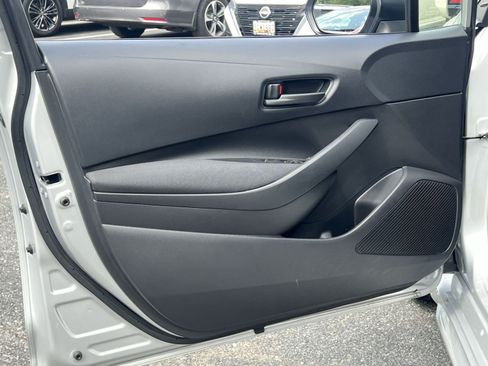 Used 2025 Toyota Corolla LE AWD/4WD image 38