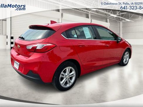 Used 2018 Chevrolet Cruze LT w/ Convenience Package FWD image 3