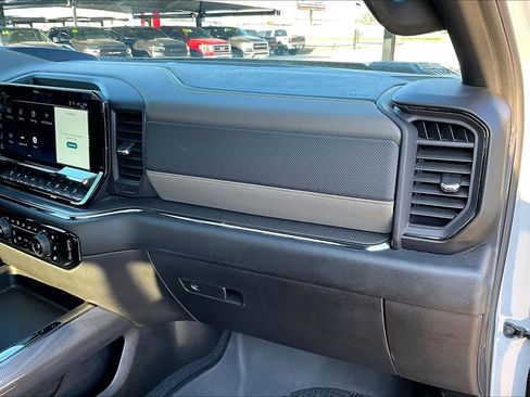 Used 2025 Chevrolet Silverado 2500 ZR2 w/ Technology Package image 18