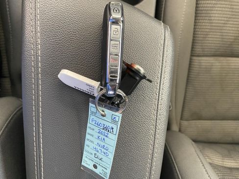Used 2022 Kia Niro LXS FWD image 18