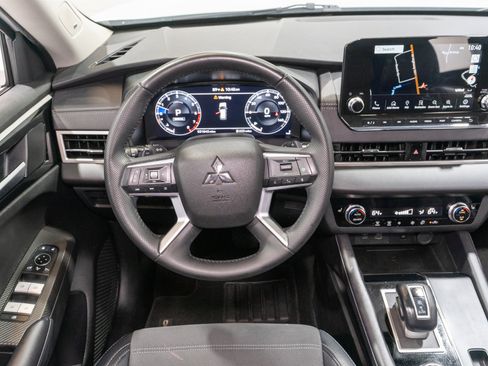 Used 2024 Mitsubishi Outlander SE Black Edition FWD image 11