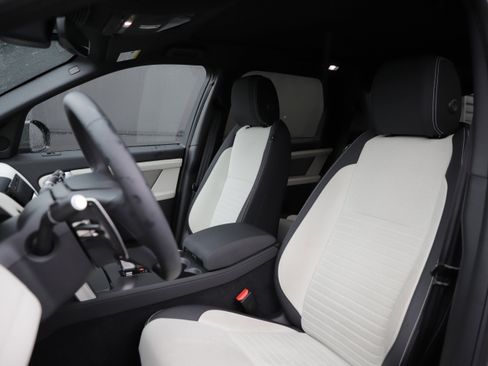 Certified 2025 Land Rover Discovery Sport Dynamic SE AWD/4WD image 16