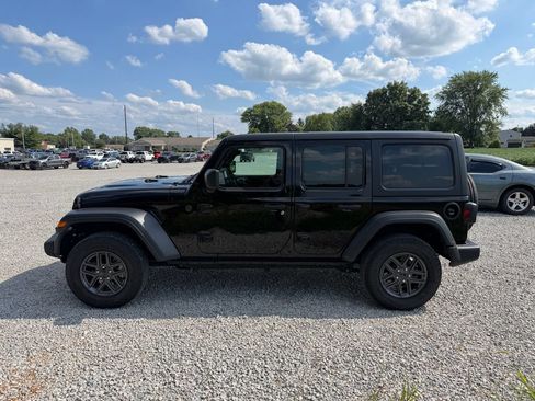 Used 2025 Jeep Wrangler Unlimited Sport AWD/4WD image 3