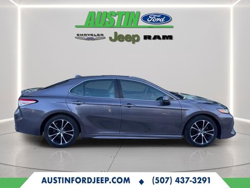 Used 2020 Toyota Camry SE image 6