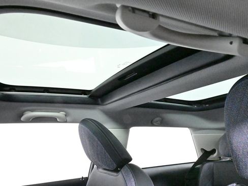 Certified 2025 MINI Cooper S image 23