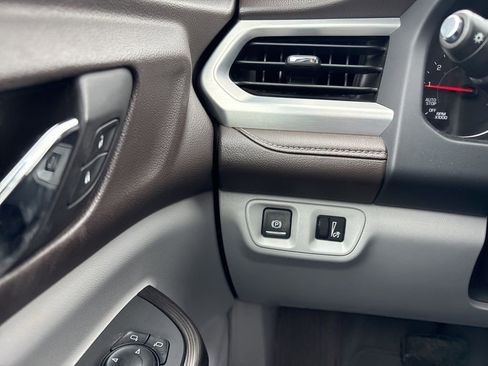 Used 2023 GMC Acadia SLT image 44