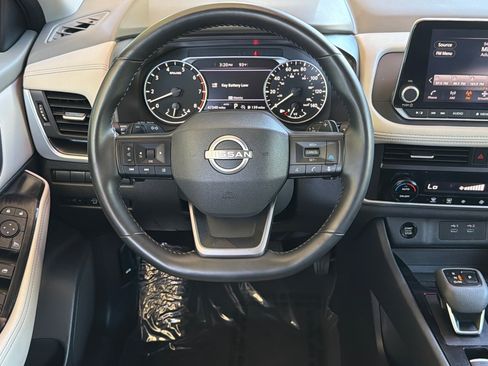 Used 2025 Nissan Rogue SV AWD/4WD image 14