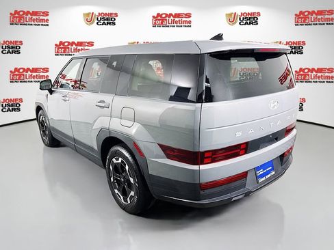 Used 2025 Hyundai Santa Fe SE image 2