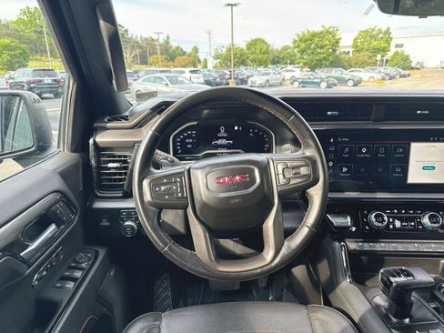 Used 2023 GMC Sierra 1500 AT4 w/ Technology Package AWD/4WD image 11