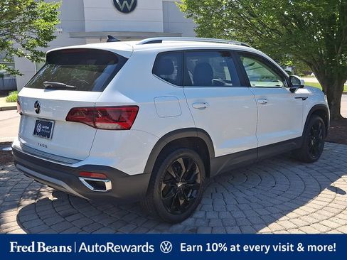 Certified 2023 Volkswagen Taos SE w/ Black Wheel Package FWD image 7